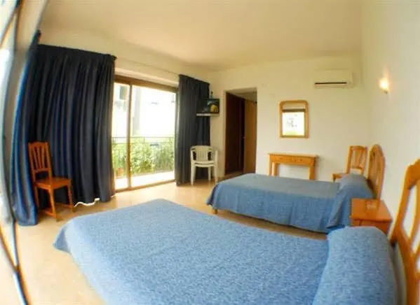 Отель Hostal Residencia Nicolau Сан-Антонио-Абад